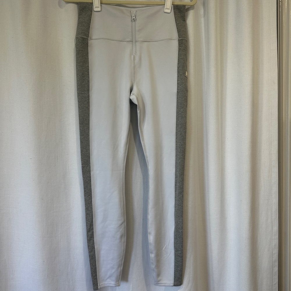 Vuori Gray and White Leggings with Zipper